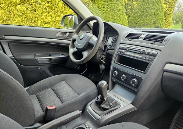 Skoda Octavia cena 25900 przebieg: 259000, rok produkcji 2012 z Radłów małe 781